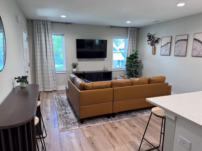 Foto del edificio - 1249 Kinsmoor Ave