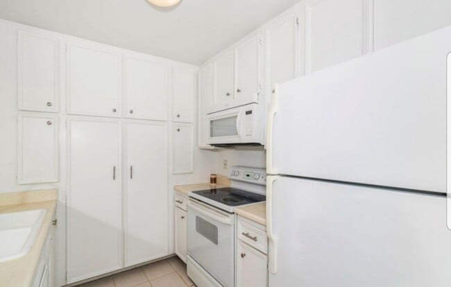 Building Photo - 5712 Baltimore Dr