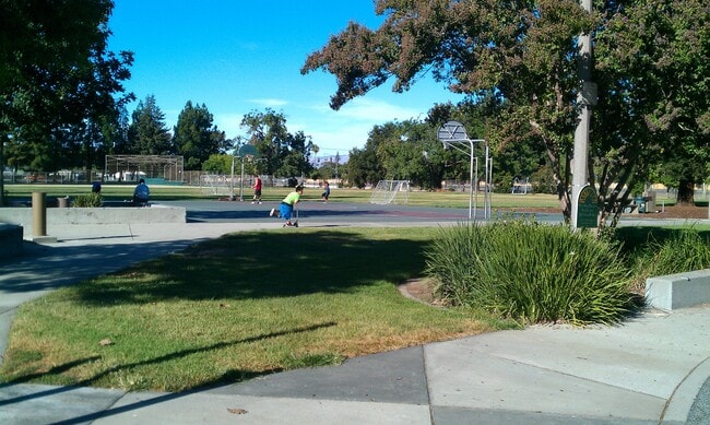 Building Photo - 1119 Starbird Cir Building Photo - 1119 Starbird Cir