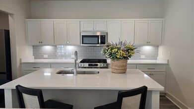 Building Photo - 4517 Broadwick St Building Photo - 4517 Broadwick St