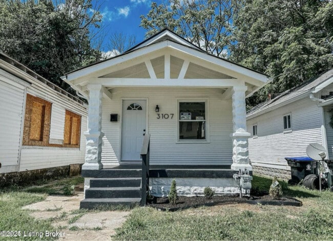 Building Photo - 3107 Greenwood Ave