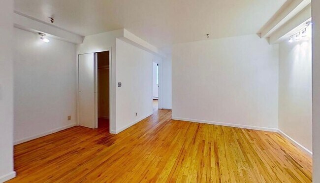 Building Photo - 1134 1st Ave