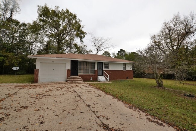 Building Photo - Secluded, Vintage 3 Bedroom Home in St Fra...