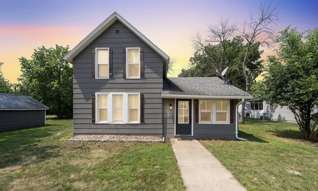 Building Photo - 411 S Dakota St