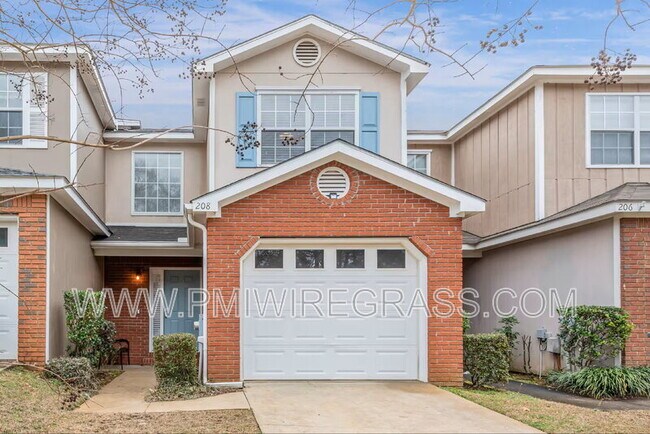 Foto del edificio - 208 Foxchase Ln