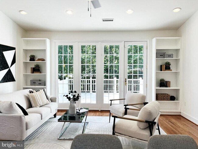 Foto del edificio - 6353 Crosswoods Dr