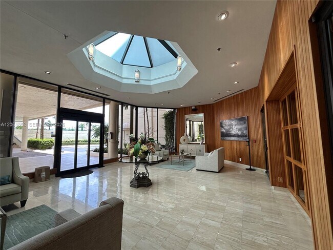 Foto del edificio - 720 S Collier Blvd