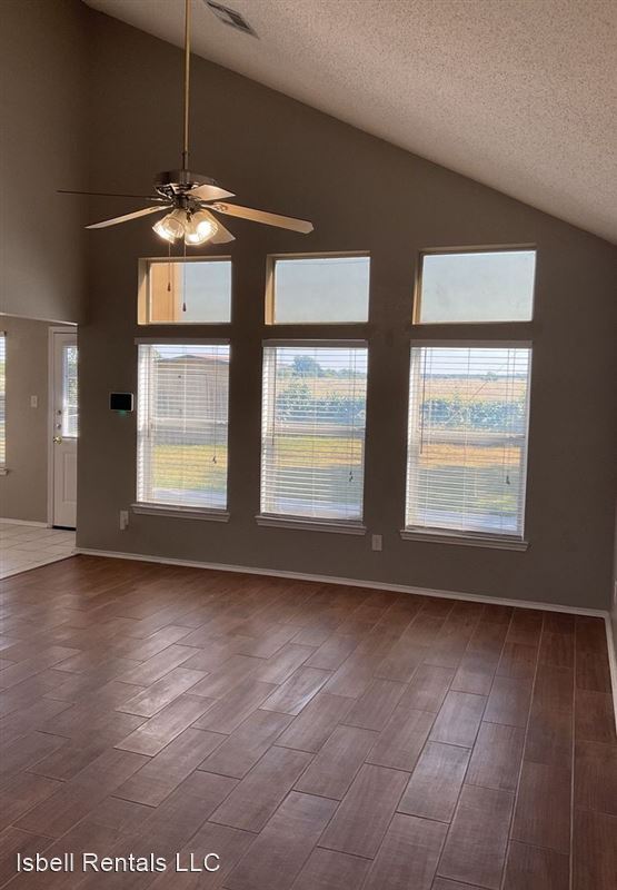 Foto del edificio - 2207 Schwald Rd