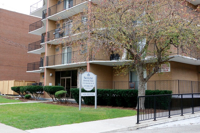 Photo du bâtiment - University Tower Apartments