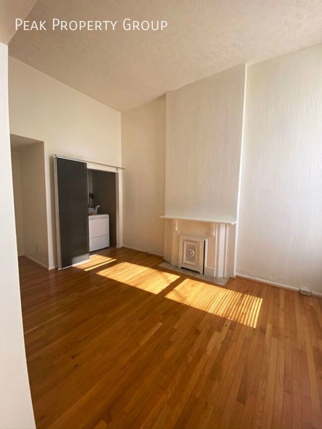Building Photo - SPACIOUS 2 BEDROOM IN ECLECTIC EAST WALNUT...