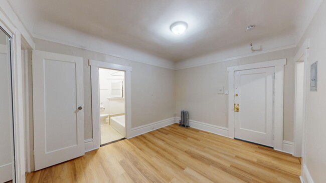 Living room with a wood-like flooring and a view of the bathroom - 925 Geary Street