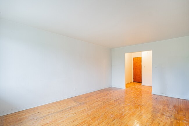 Building Photo - 6880-625e 25e Ave