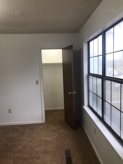 Building Photo - Chateau Avenue