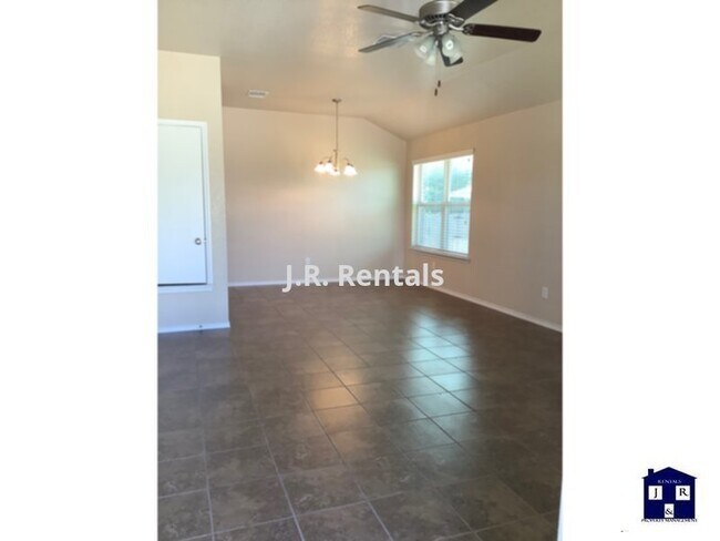 Foto del edificio - 911 Brookview Dr