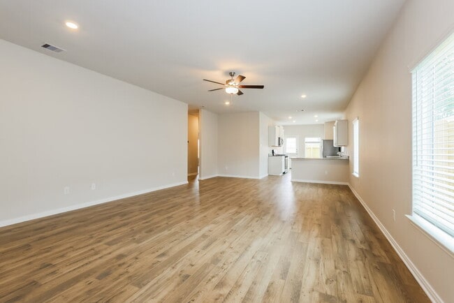 Building Photo - 15648 Plum Brk Dr