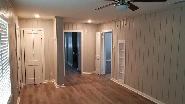 Foto del edificio - 721 Eleanor St