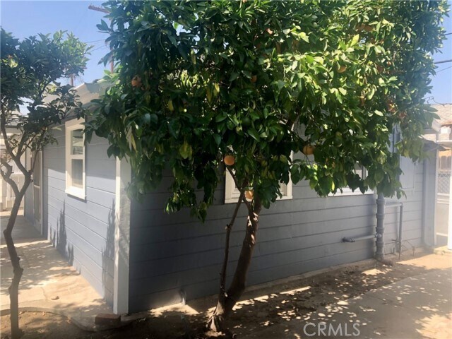 Foto del edificio - 5552 Riverton Ave