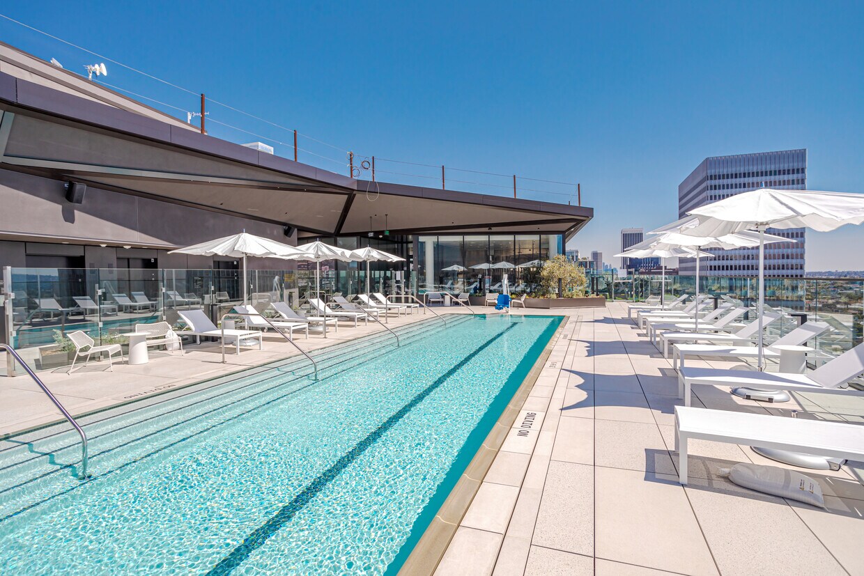 Foto principal - 6401 Wilshire Blvd