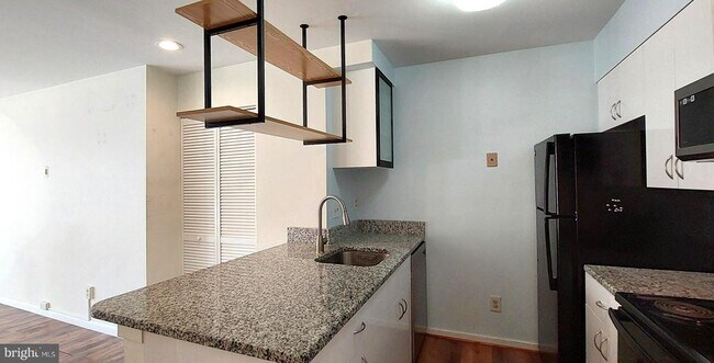 Foto del edificio - 9706 Hellingly Pl