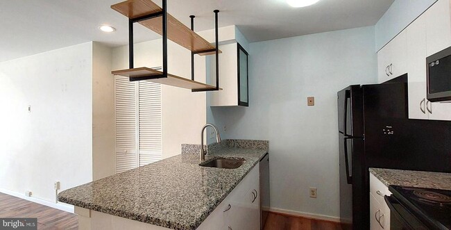 Building Photo - 9706 Hellingly Pl