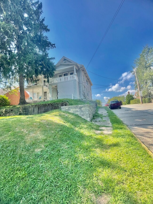 Foto del edificio - 833 Greensburgh Pike (Full Service)