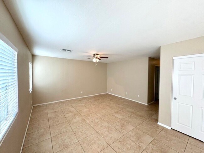 Foto del edificio - LARGE 4 Bedroom 3 Bathroom Copper Basin Home!