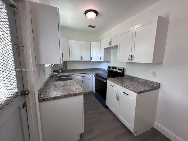Foto del edificio - 1835 NW 122nd St