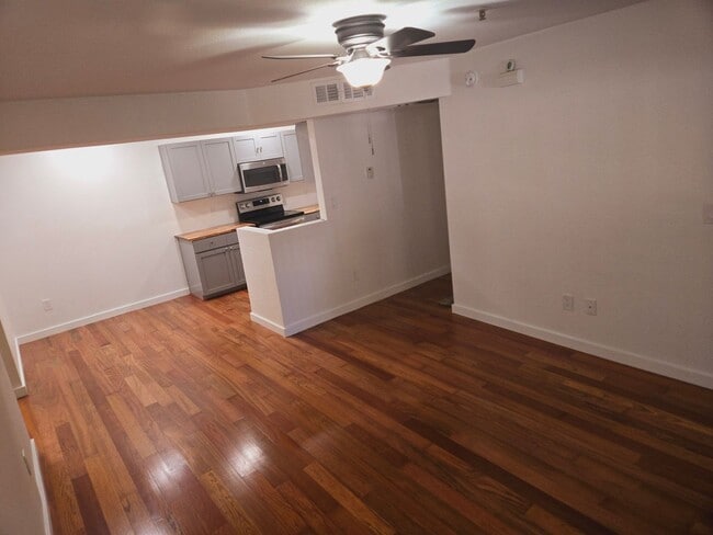 Building Photo - Freshly Remodeled 2 Bed, 2 Bath Condo in The Arbors!! Students OK! No Pets! Avail. Now!