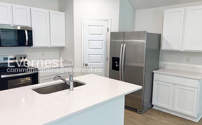 Foto del edificio - 4-Bed/ 2-Bath Home/Pet Friendly/ Voucher Accepted/Available Now!