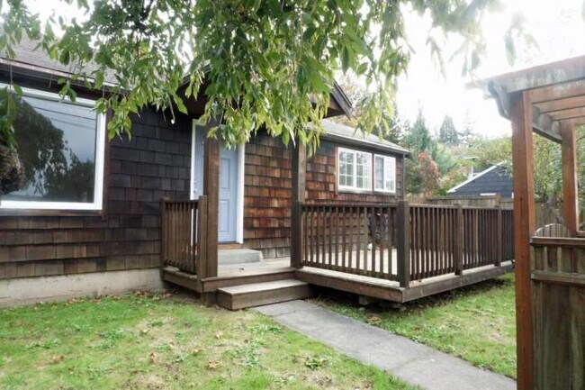 Building Photo - 3 bedroom in Seattle WA 98136