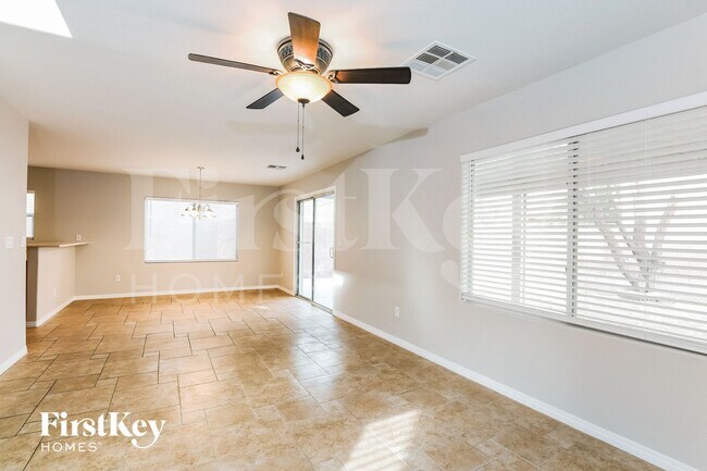 Foto del edificio - 6422 Fulton Meadows Ave