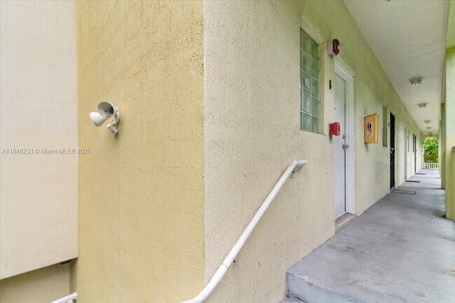 Building Photo - 1235 NW 9th Ave