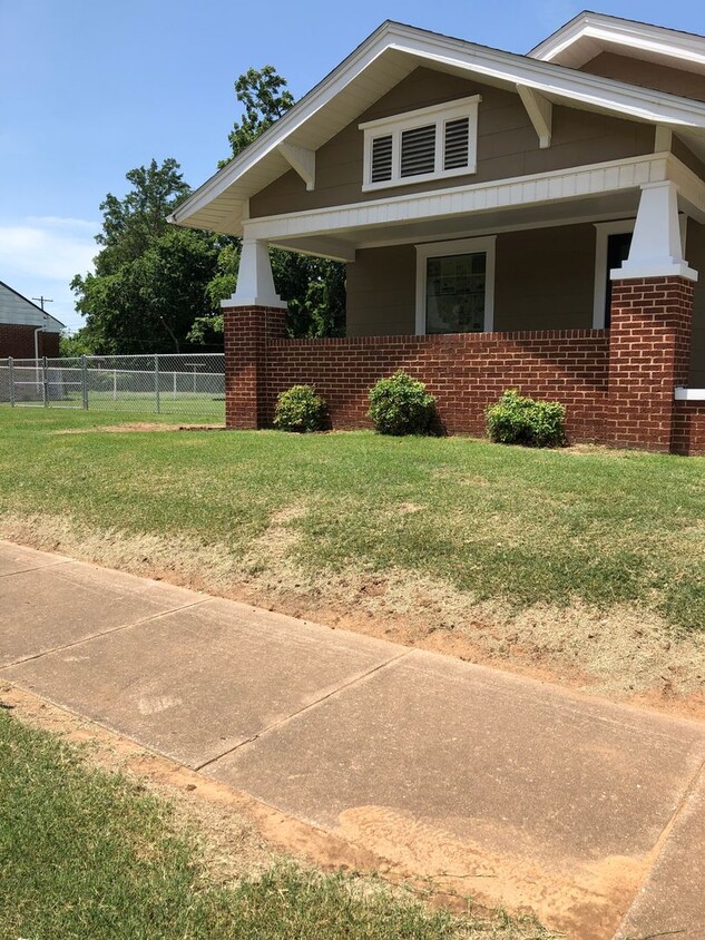 Primary Photo - Beautifully Restored Craftsman Home In The...