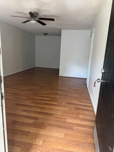 Building Photo - 5625 Antoine Dr