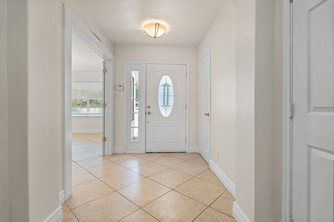Building Photo - 9130 Windgarden Cir