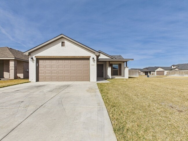 Building Photo - Gorgeous 3/2 in the Meadows!