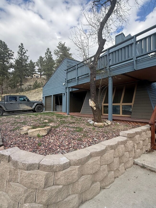 Building Photo - 721 Cave Rd