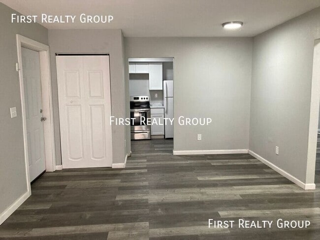 Photo - 305 N Broadway-#3 Apartment