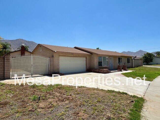 Foto del edificio - 12527 Reed Ave