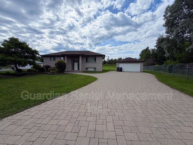 Photo du bâtiment - 2196 Falconcrest Dr