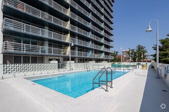 Building Photo - Sky Park - Newly Renovated