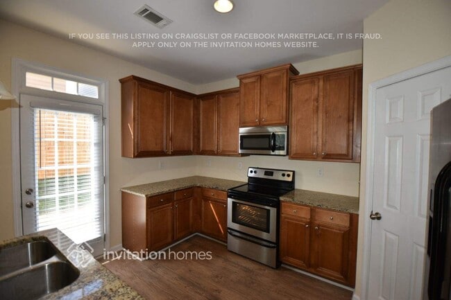 Building Photo - 5519 Chatham Cir NW