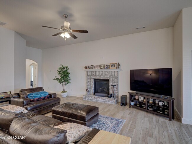 Building Photo - 3310 S Claire Danielle Dr