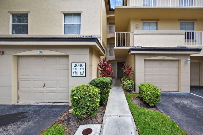 Building Photo - 2040 Greenview Shores Blvd