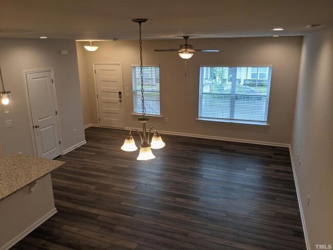 Foto del edificio - 912 Robbie Jackson Ln