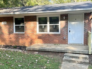 Building Photo - 492 Oak St