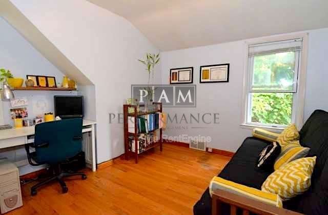 Foto del edificio - 6747 Hillside Ln