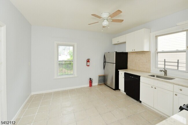 Building Photo - 45 Hedden Terrace