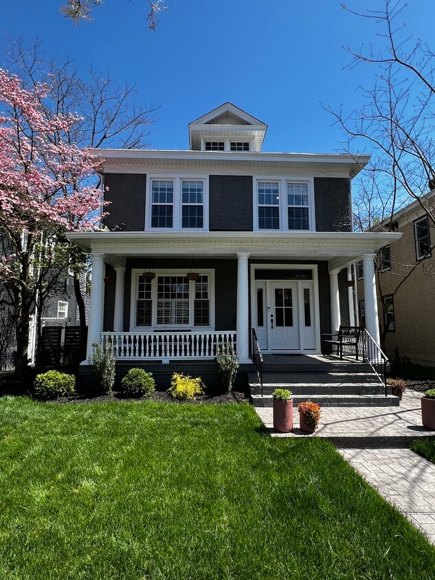 Primary Photo - 2903 Hanes Ave