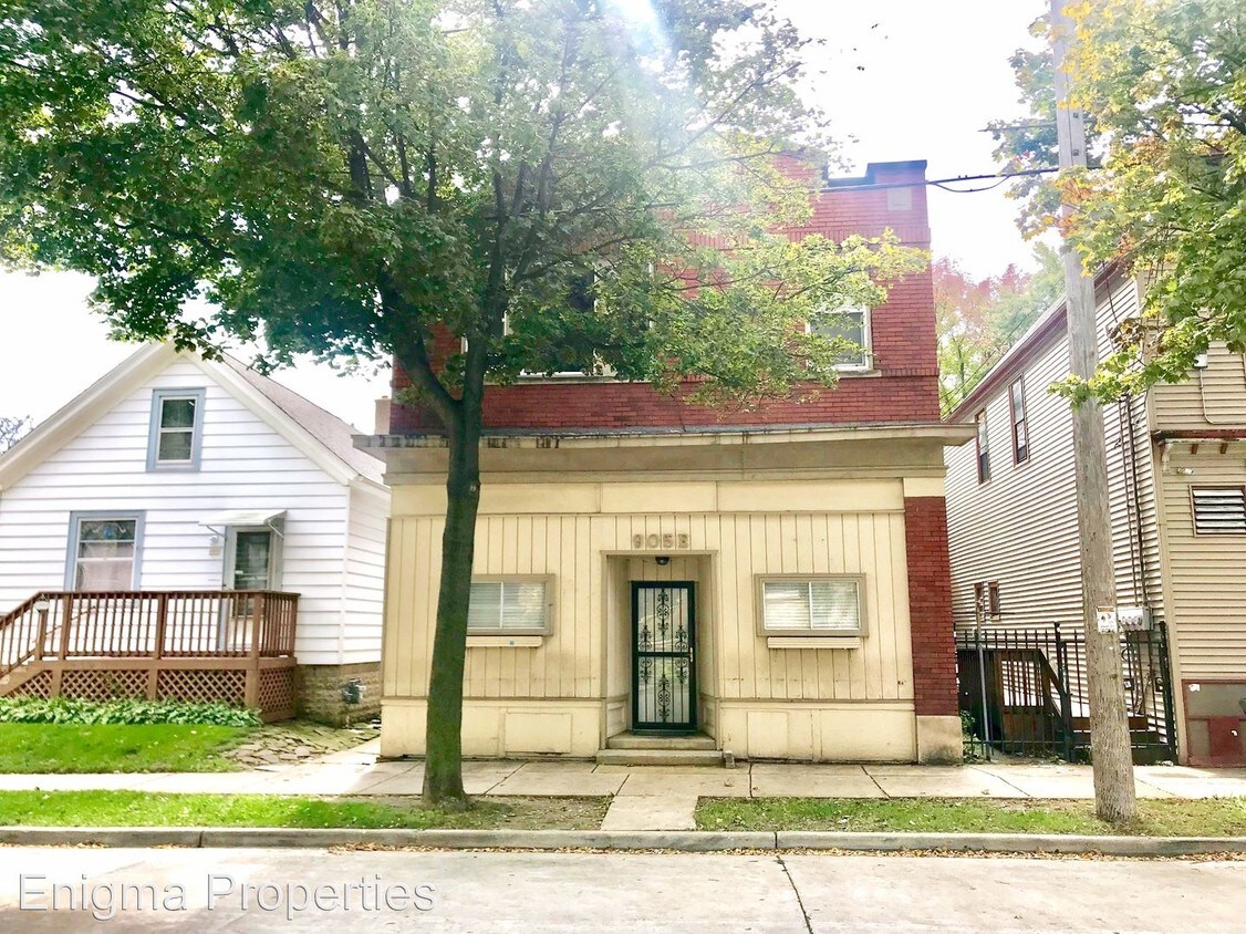 Primary Photo - 905 E Clarke St